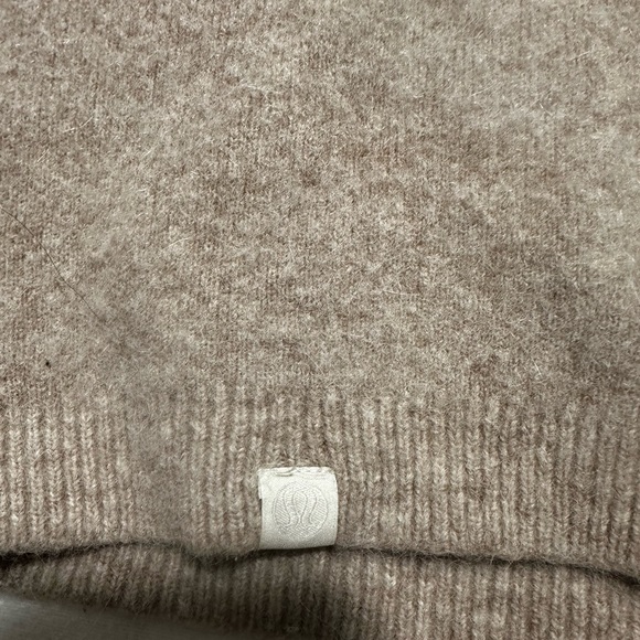 men’s lululemon sweater - Picture 3 of 3